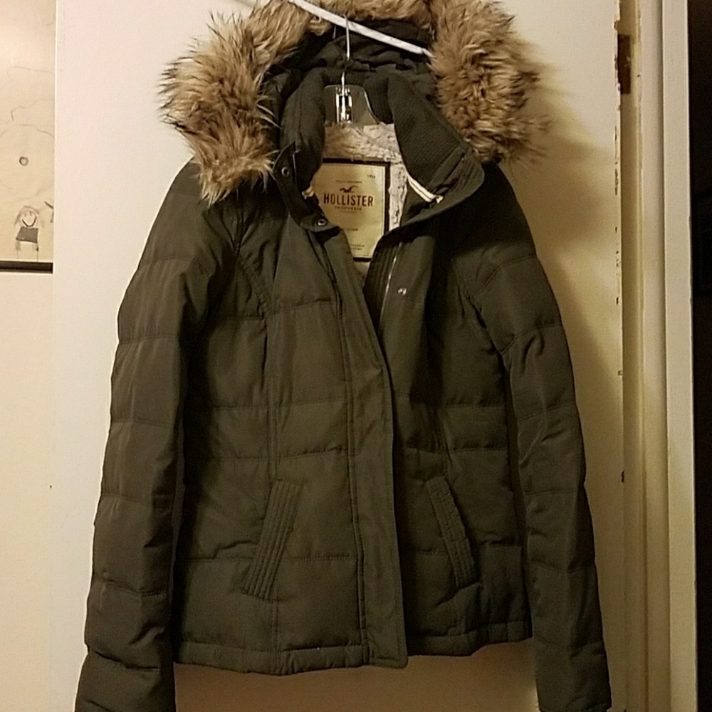 Great Hollister coat. Removable hood.